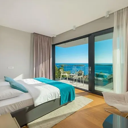 New! ! Moderna With Outdoorpool And Sea View